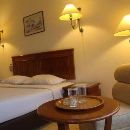 Hotel Parama Puncak Esterno foto