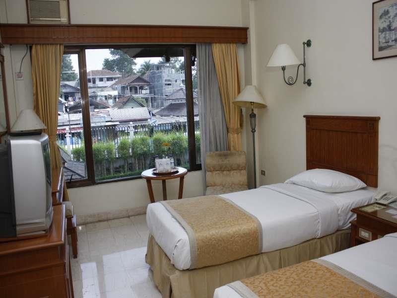 Hotel Parama Puncak Esterno foto