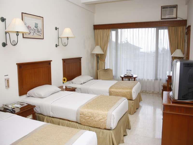 Hotel Parama Puncak Esterno foto
