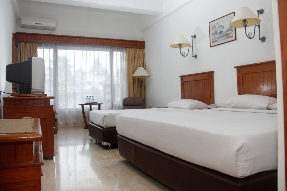 Hotel Parama Puncak Esterno foto