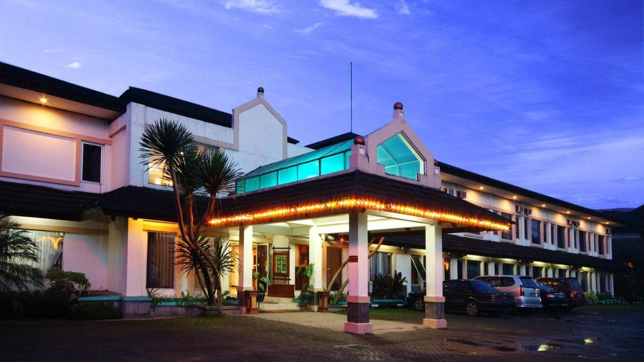 Hotel Parama Puncak Esterno foto